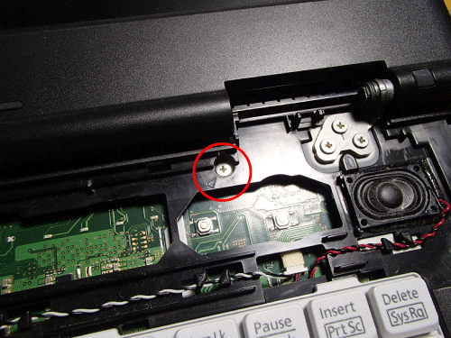 FMV-8290　パネル下のネジ